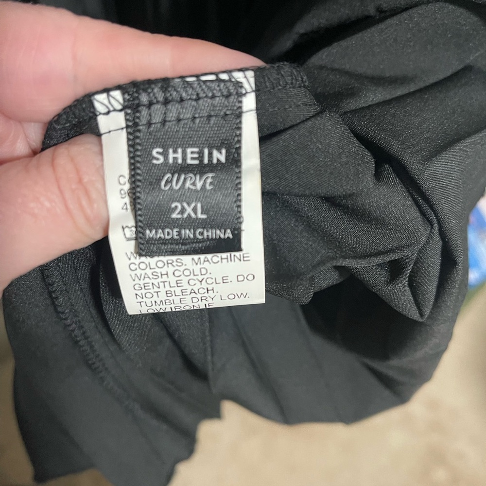 SHEIN Curve Elegant Black Garment